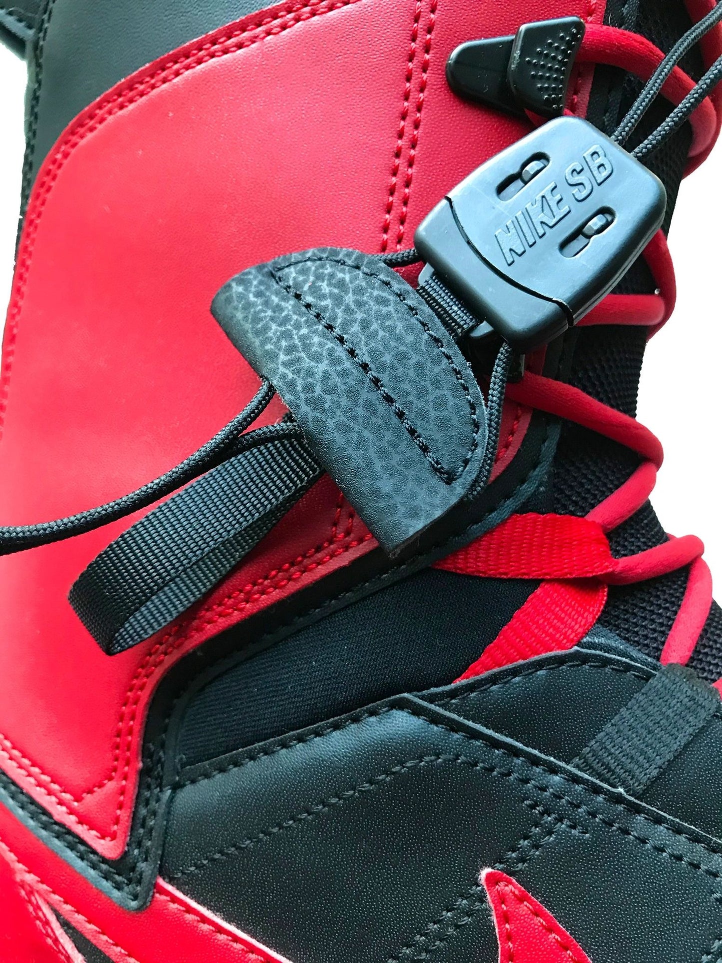 Nike Vapen SB BRED Snowboarding Boots Shoes NEW Sample Size 9.5