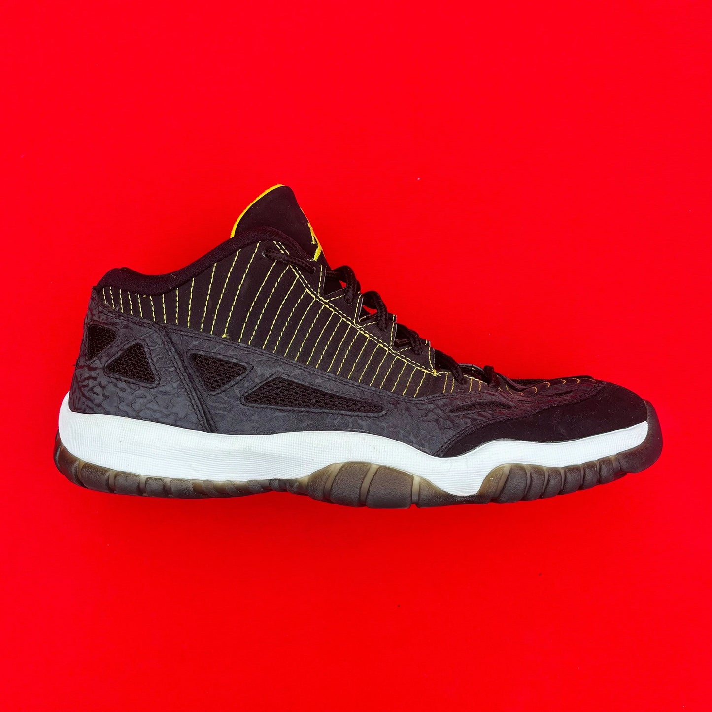 Nike Air Jordan 11 XI Low IE Black / Yellow Zest Size 11.5